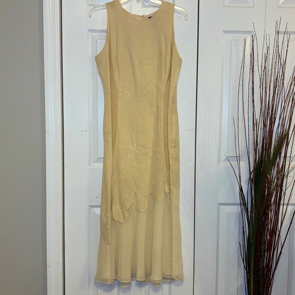 Plaza collection size 10 beautiful yellow long maxi dress - Picture 1 of 10